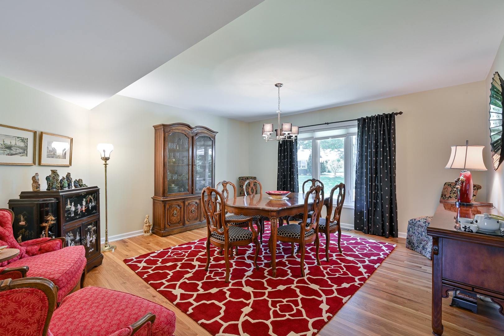 2S050 Taylor Road Glen Ellyn, IL 60137 - Photo 5 of 24 a view of a dining room with furniture
