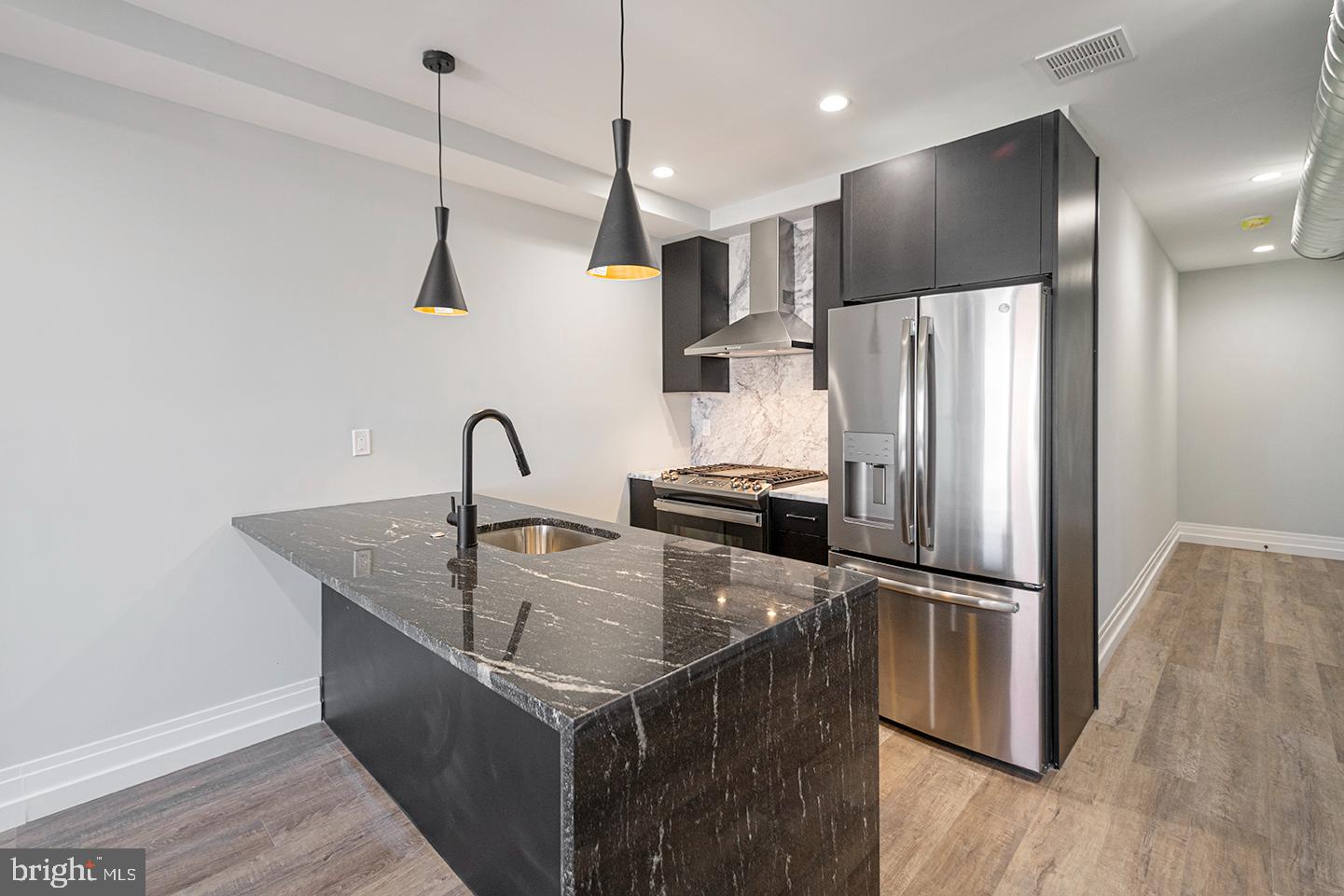 526 Brown Street, Unit 503 Philadelphia, PA 19123 - Photo 3 of 19