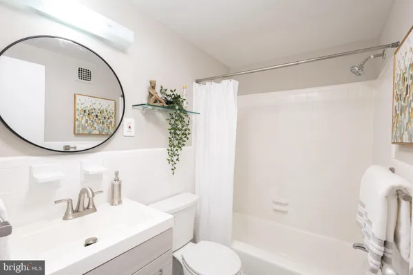 $1,900 | 1931 North Cleveland Street, Unit 602, Arlington, VA 22201