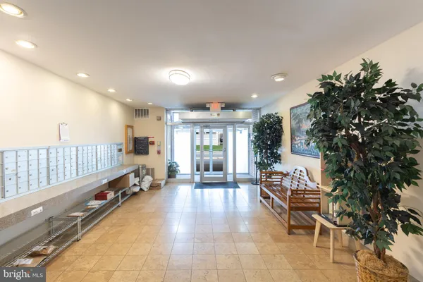$1,900 | 1931 North Cleveland Street, Unit 602, Arlington, VA 22201