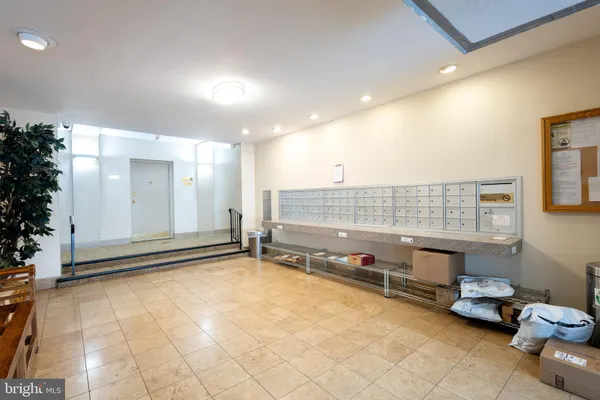$1,900 | 1931 North Cleveland Street, Unit 602, Arlington, VA 22201