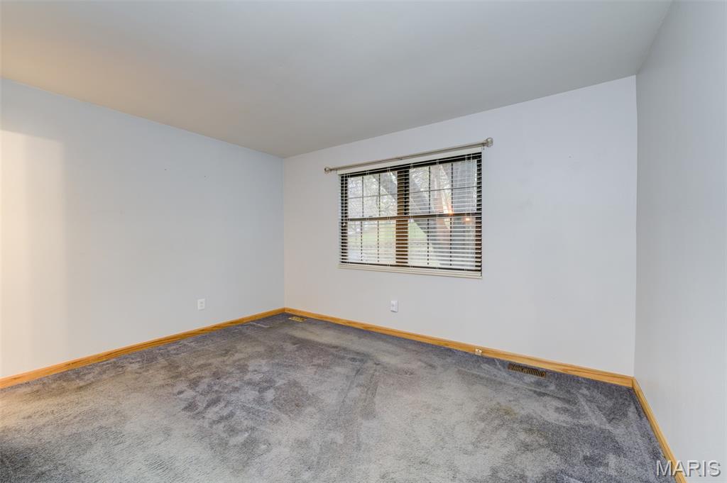 12071 Ameling Road Maryland Heights, MO 63043 - Photo 12 of 32