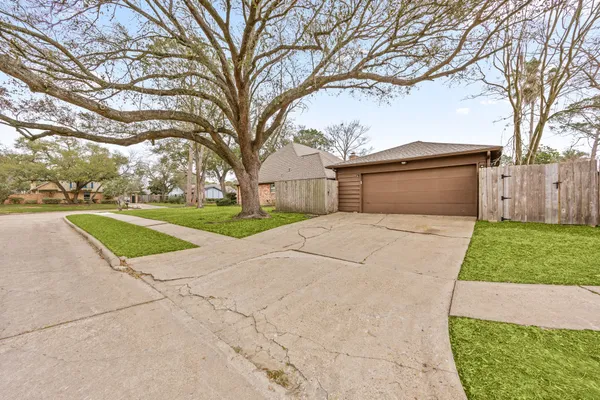 $369,000 | 15702 Mesa Verde Drive, Houston, TX 77059