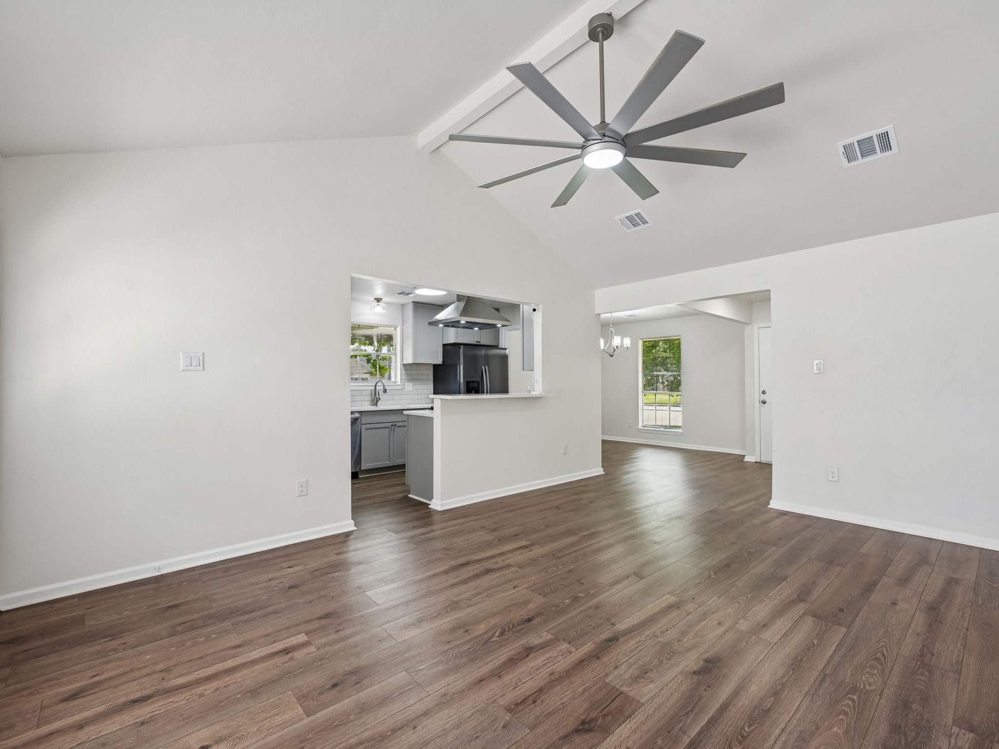 7110 Log View Drive Houston, TX 77040 - Photo 7 of 32