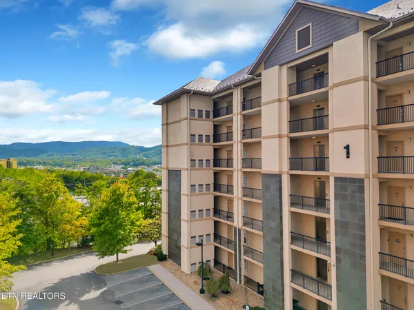 $339,900 | 124 Plaza Drive, Unit 1303, Pigeon Forge, TN 37863