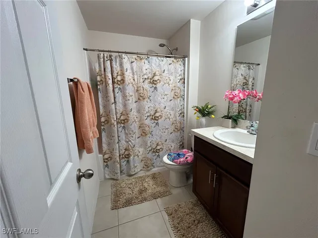 $2,300 | 3904 Northeast 8th Place, Cape Coral, FL 33909