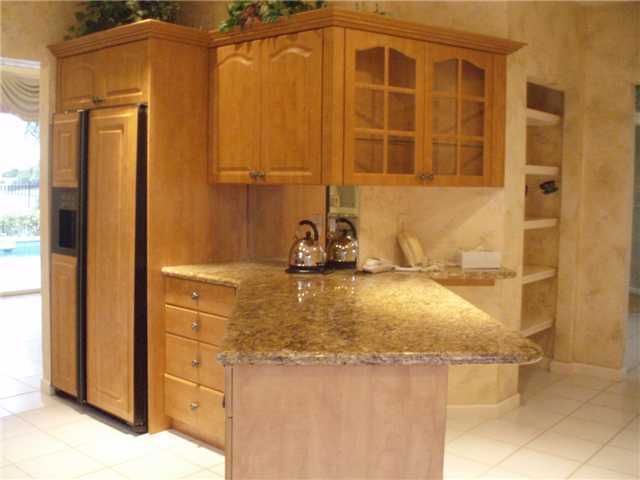 6441 Via Rosa Boca Raton, FL 33433 - Photo 5 of 27 Kitchen serving bar