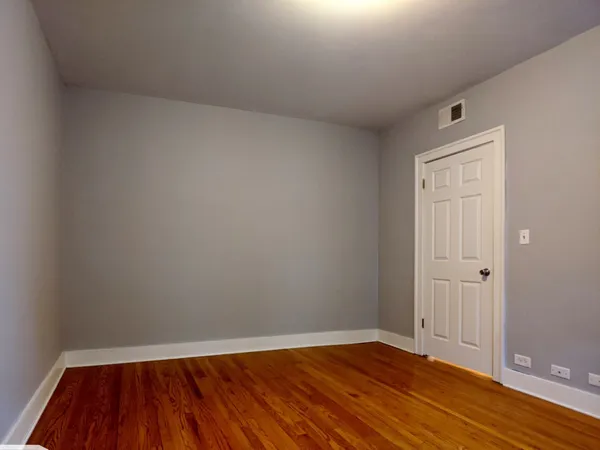 $1,825 | 5027 North Harding Avenue, Unit 2W, Chicago, IL 60625