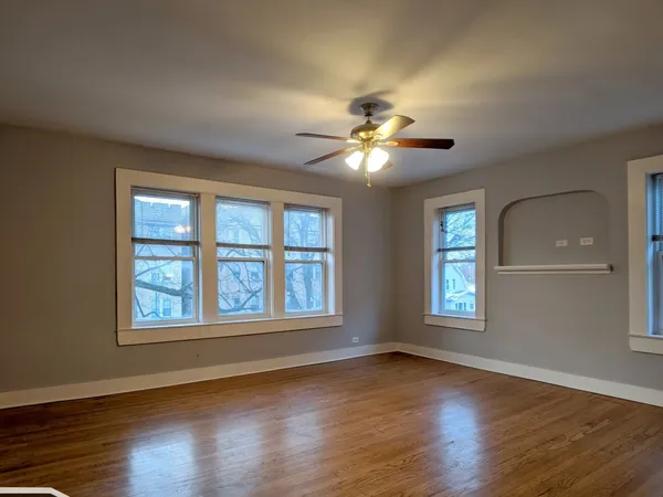 $1,825 | 5027 North Harding Avenue, Unit 2W, Chicago, IL 60625