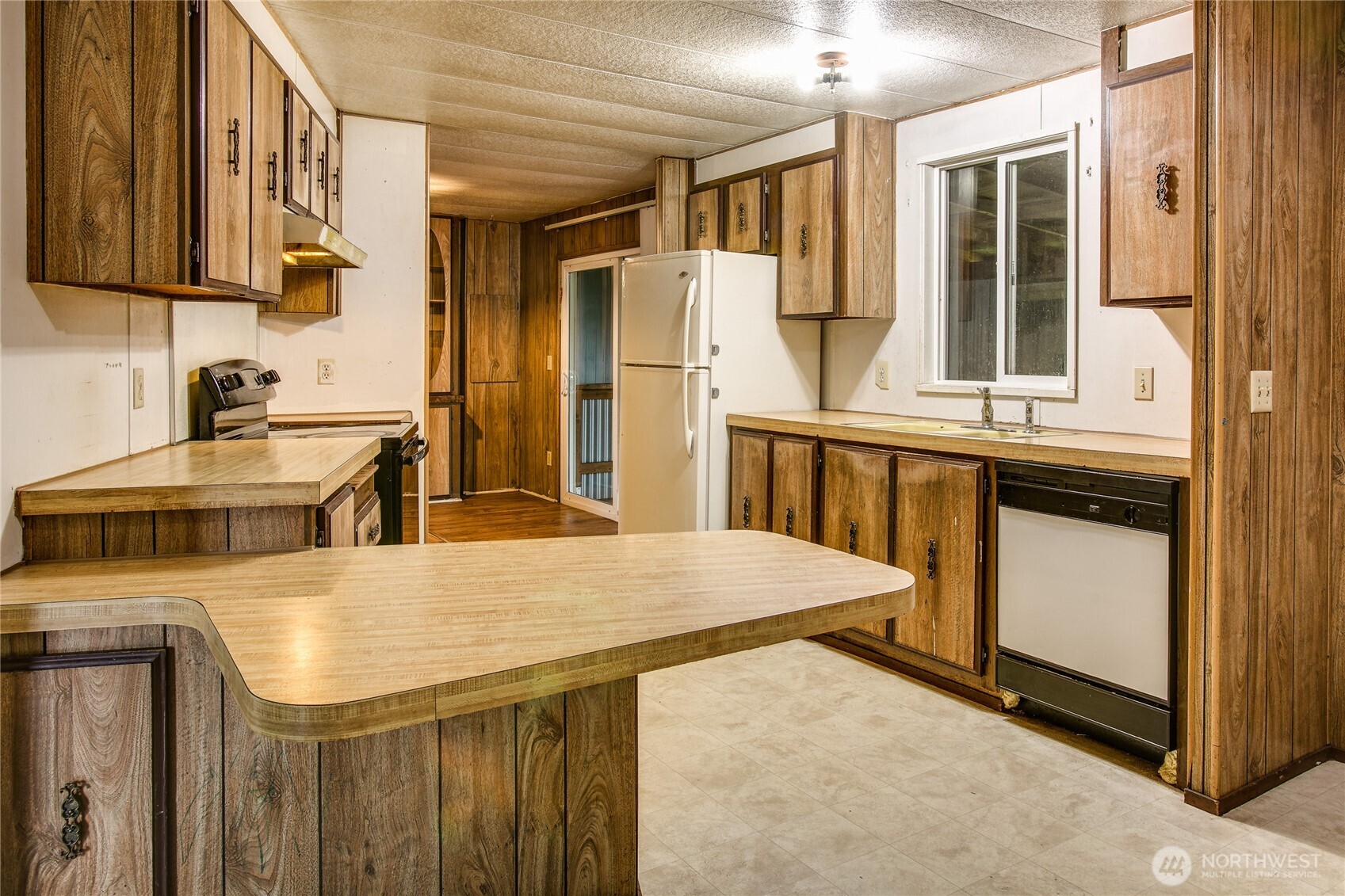 3496 Birch Bay Lynden Road Custer, WA 98240 - Photo 11 of 24 a kitchen with a stove a sink and a refrigerator