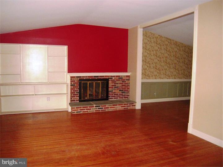 923 Williamson Road Horsham, PA 19044 - Photo 4 of 21 Living Room