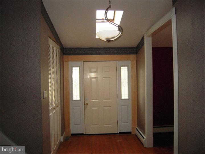 923 Williamson Road Horsham, PA 19044 - Photo 5 of 21 Foyer