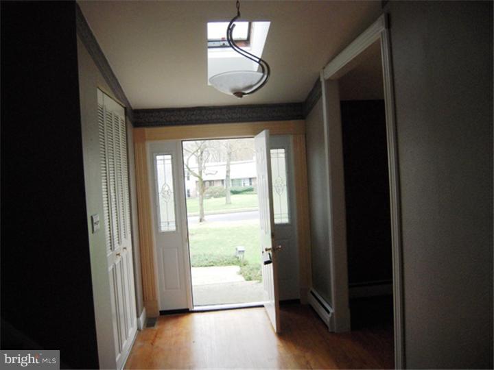 923 Williamson Road Horsham, PA 19044 - Photo 10 of 21 Foyer