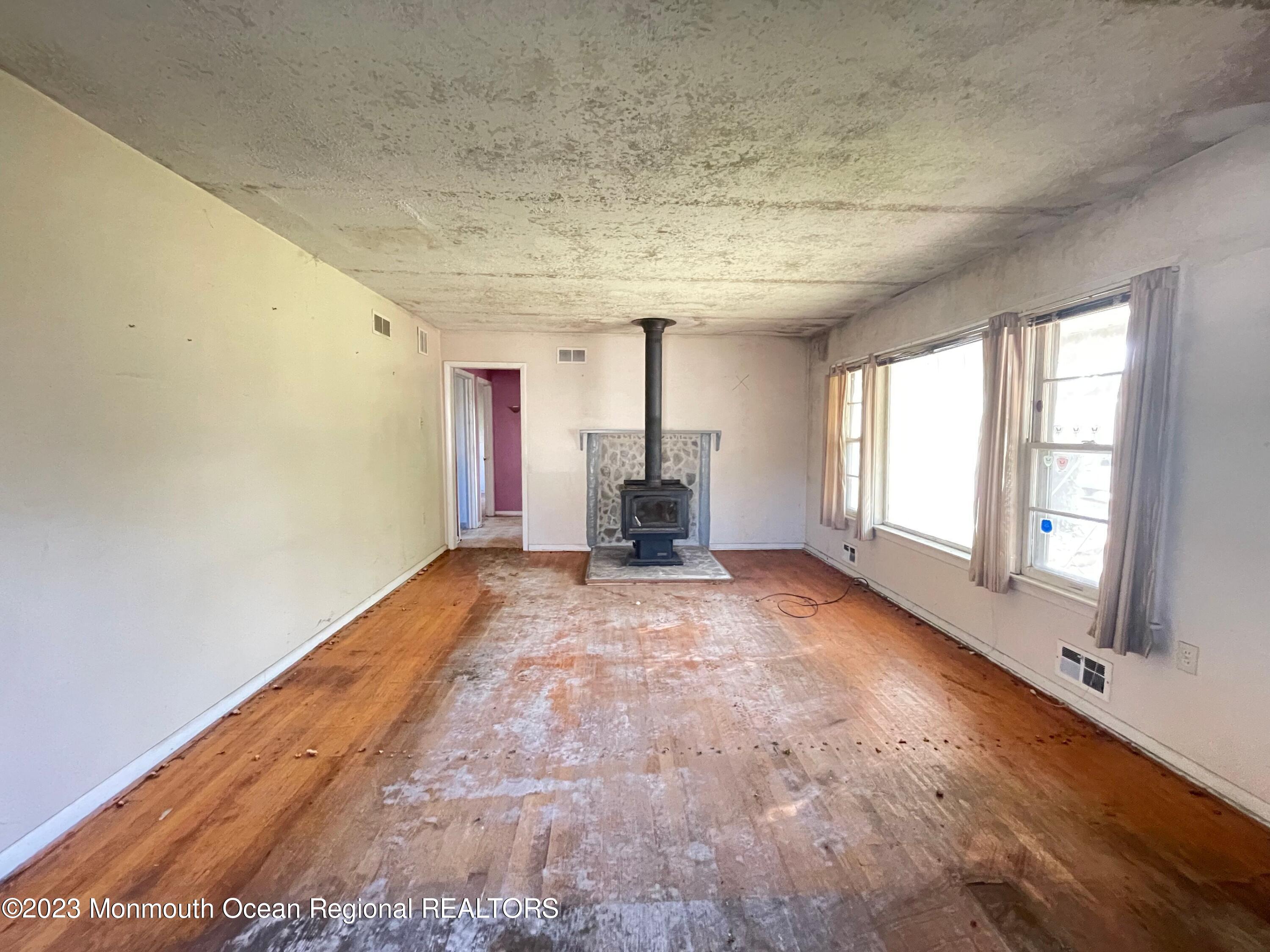 509 Stone Road Union Beach, NJ 07735 - Photo 2 of 12 IMG_4335