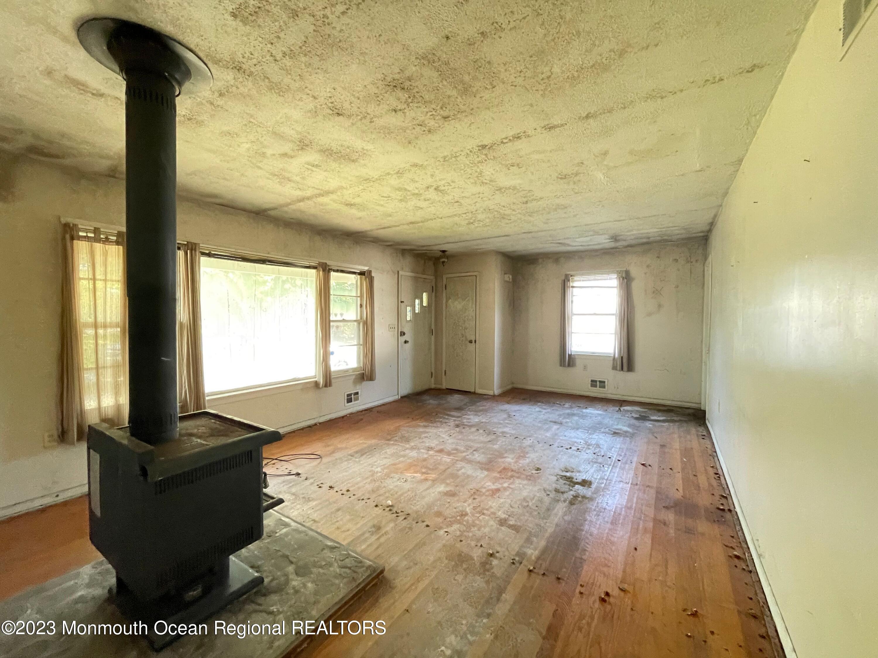 509 Stone Road Union Beach, NJ 07735 - Photo 3 of 12 IMG_4334