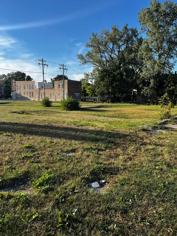 a view of a house with a big yard