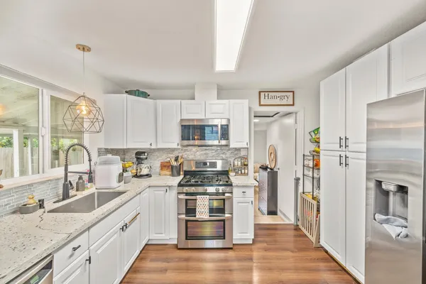 $359,900 | 850 Eleanor Avenue, Sacramento, CA 95815