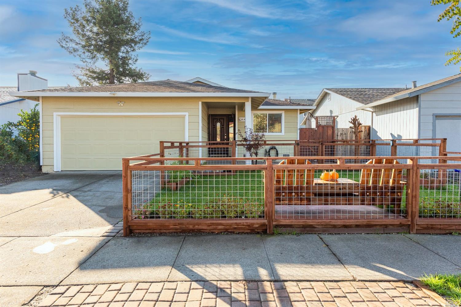 512 Courtyard Circle Santa Rosa, CA 95407 - Photo 1 of 1 a front view of house with a garden