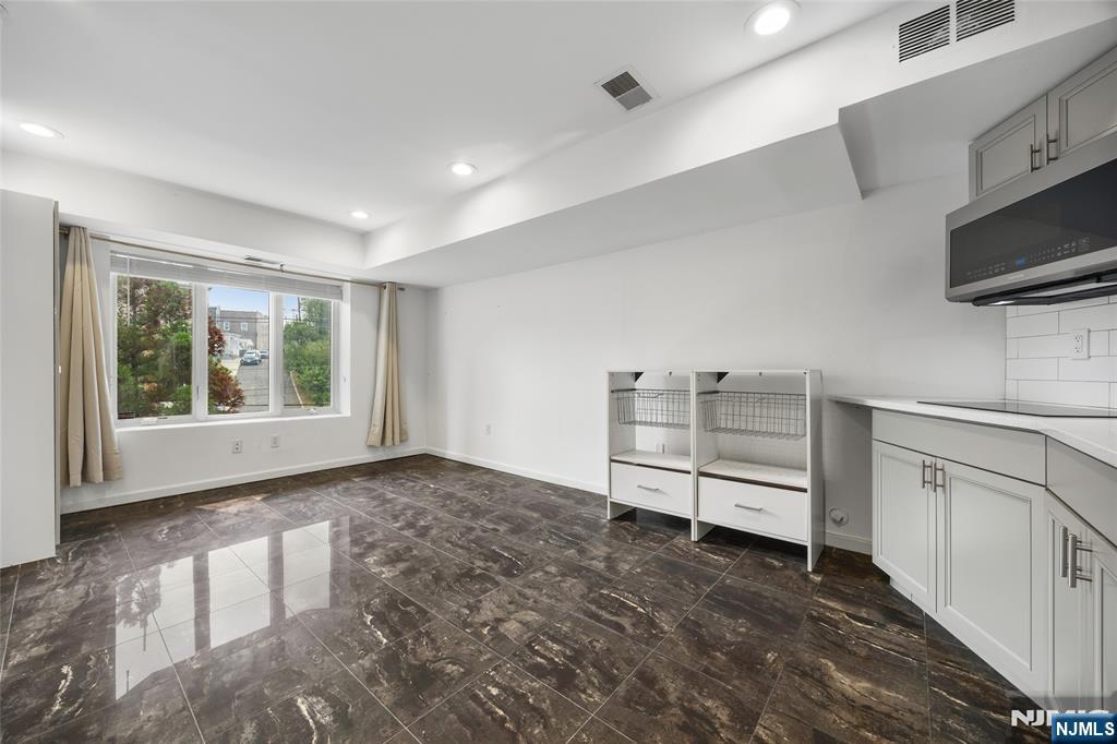 352 Gorge Road Cliffside Park, NJ 07010 - Photo 18 of 21 Gallery Image 18