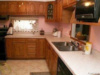 4112 Filbert Street Wayne, MI 48184 - Photo 6 of 7 kitchen