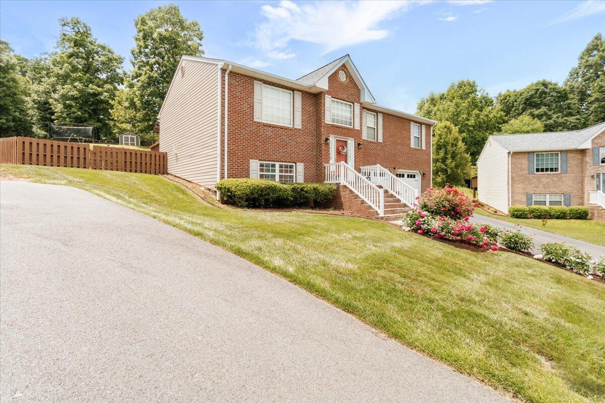 4541 Lomond Circle Salem, VA 24153 - Photo 3 of 13 a front view of house with yard