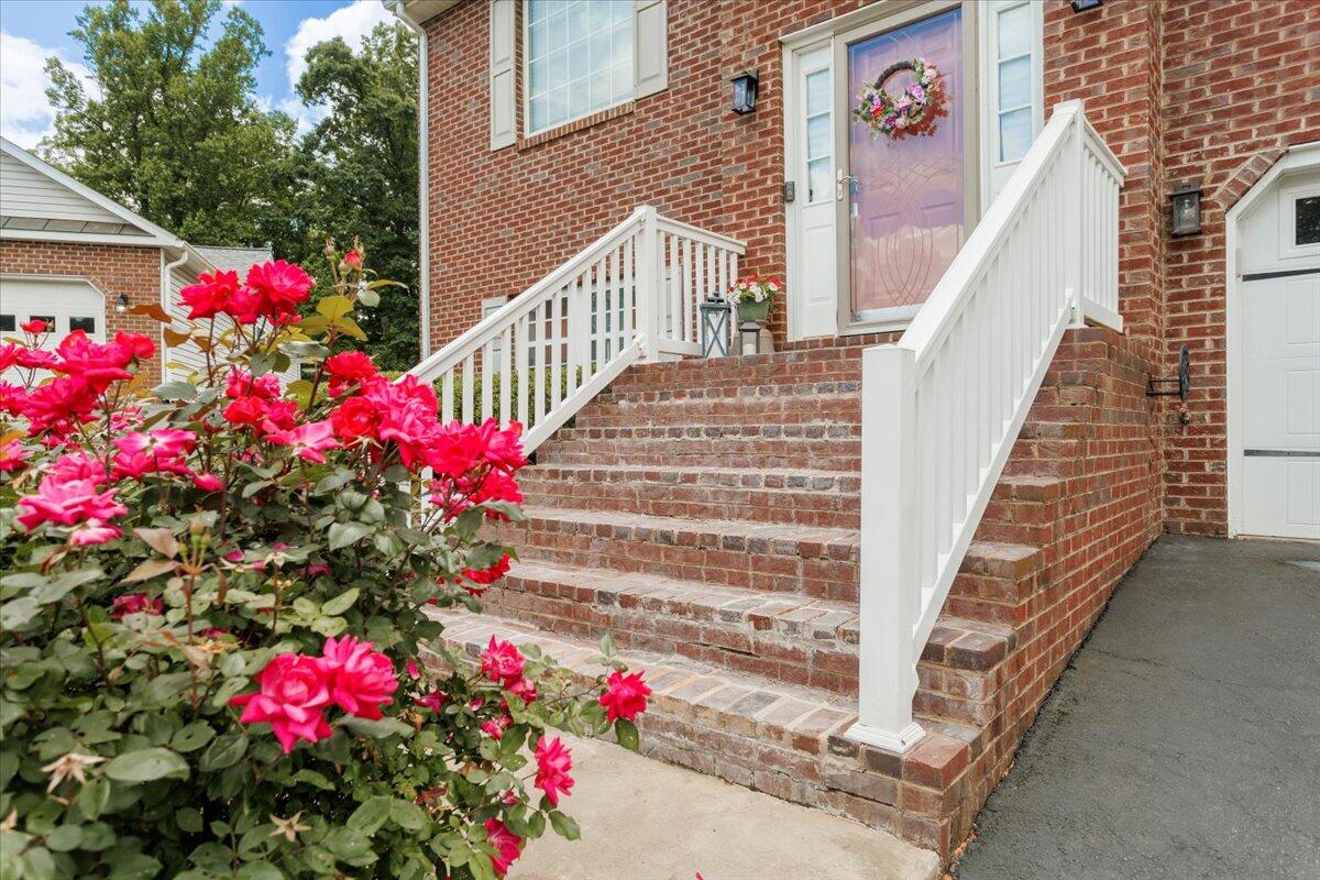 4541 Lomond Circle Salem, VA 24153 - Photo 4 of 13 a view of a flowers in front of a house