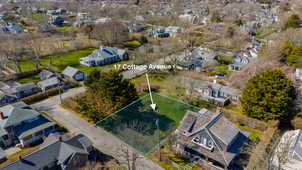 $2,700,000 | 17 Cottage Avenue, Nantucket, MA 02554