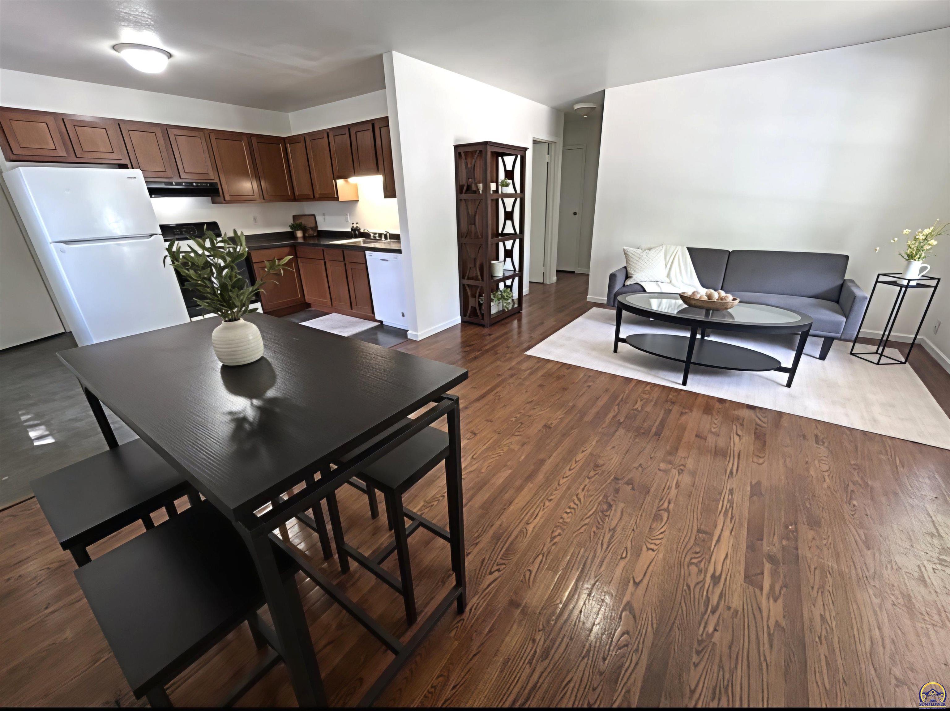 873 Southeast Brookside Drive Topeka, KS 66607 - Photo 6 of 19
