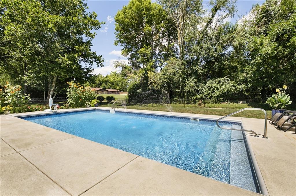 4426 Moss Ridge Lane Indianapolis, IN 46237 - Photo 33 of 39 Gallery Image 33