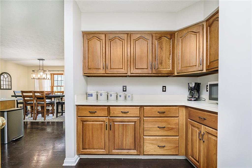 4426 Moss Ridge Lane Indianapolis, IN 46237 - Photo 10 of 39 Gallery Image 10