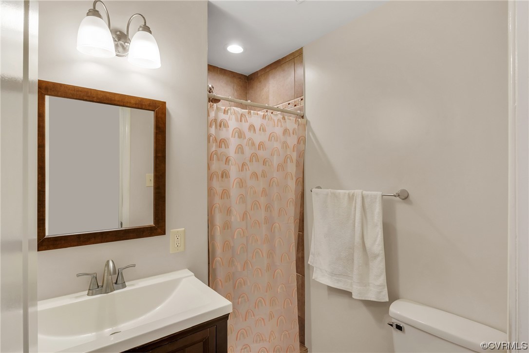 4211 Bridgewood Road Midlothian, VA 23112 - Photo 16 of 27 a bathroom with a sink and a mirror