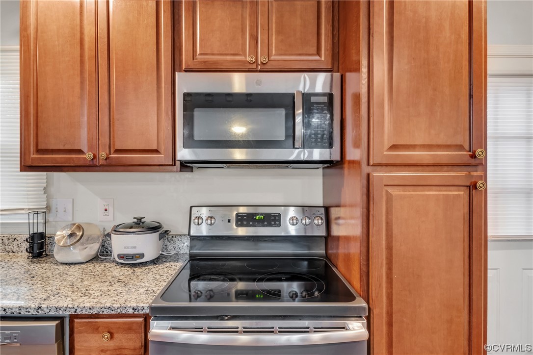 4211 Bridgewood Road Midlothian, VA 23112 - Photo 10 of 27 a kitchen with granite countertop cabinets and a stove top oven