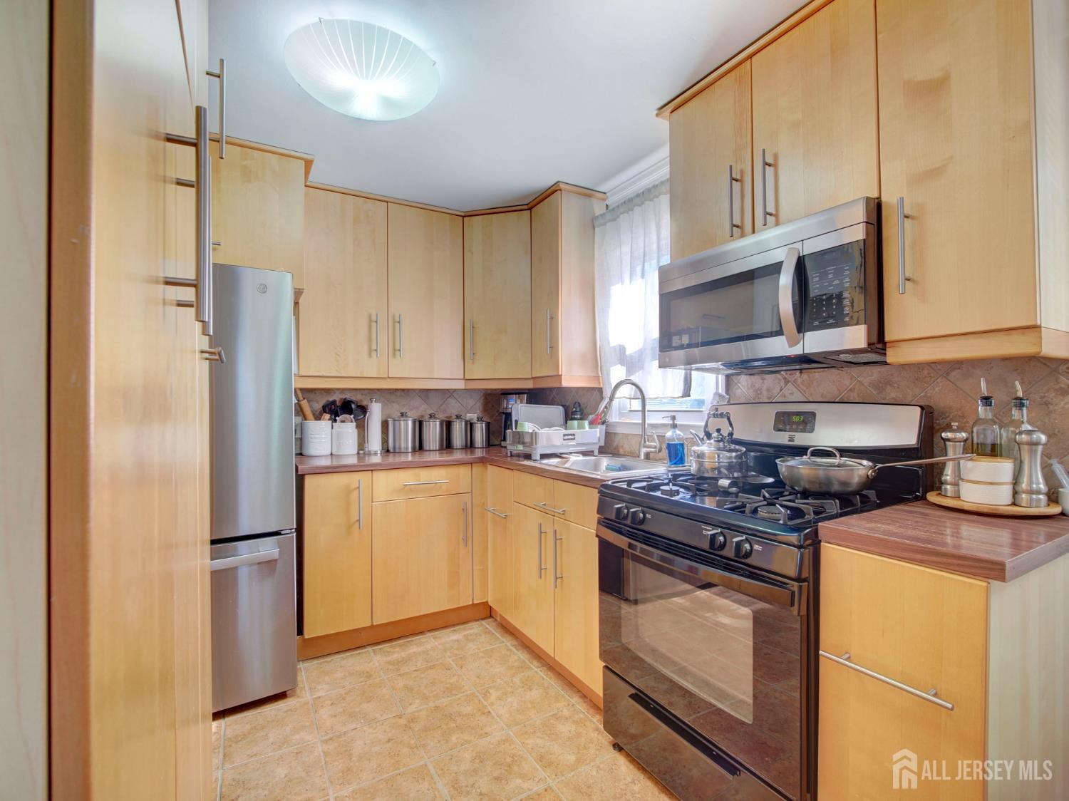 451 Burroughs Terrace Union, NJ 07083 - Photo 7 of 22