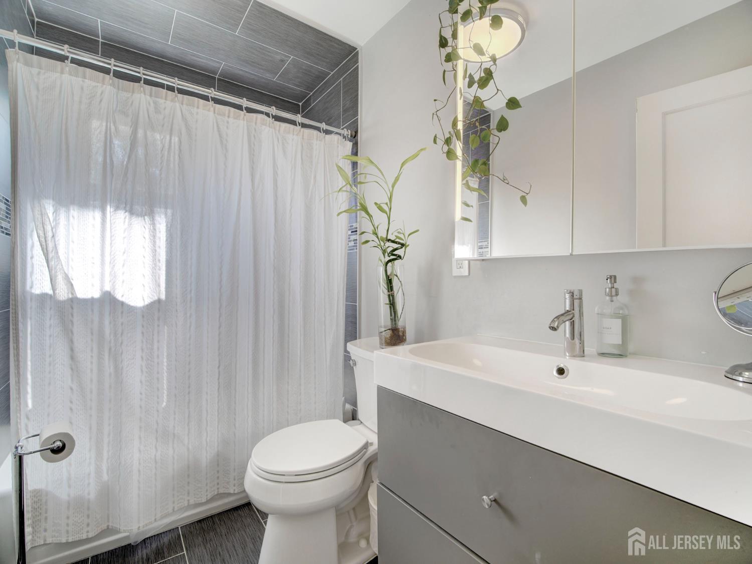 451 Burroughs Terrace Union, NJ 07083 - Photo 8 of 22