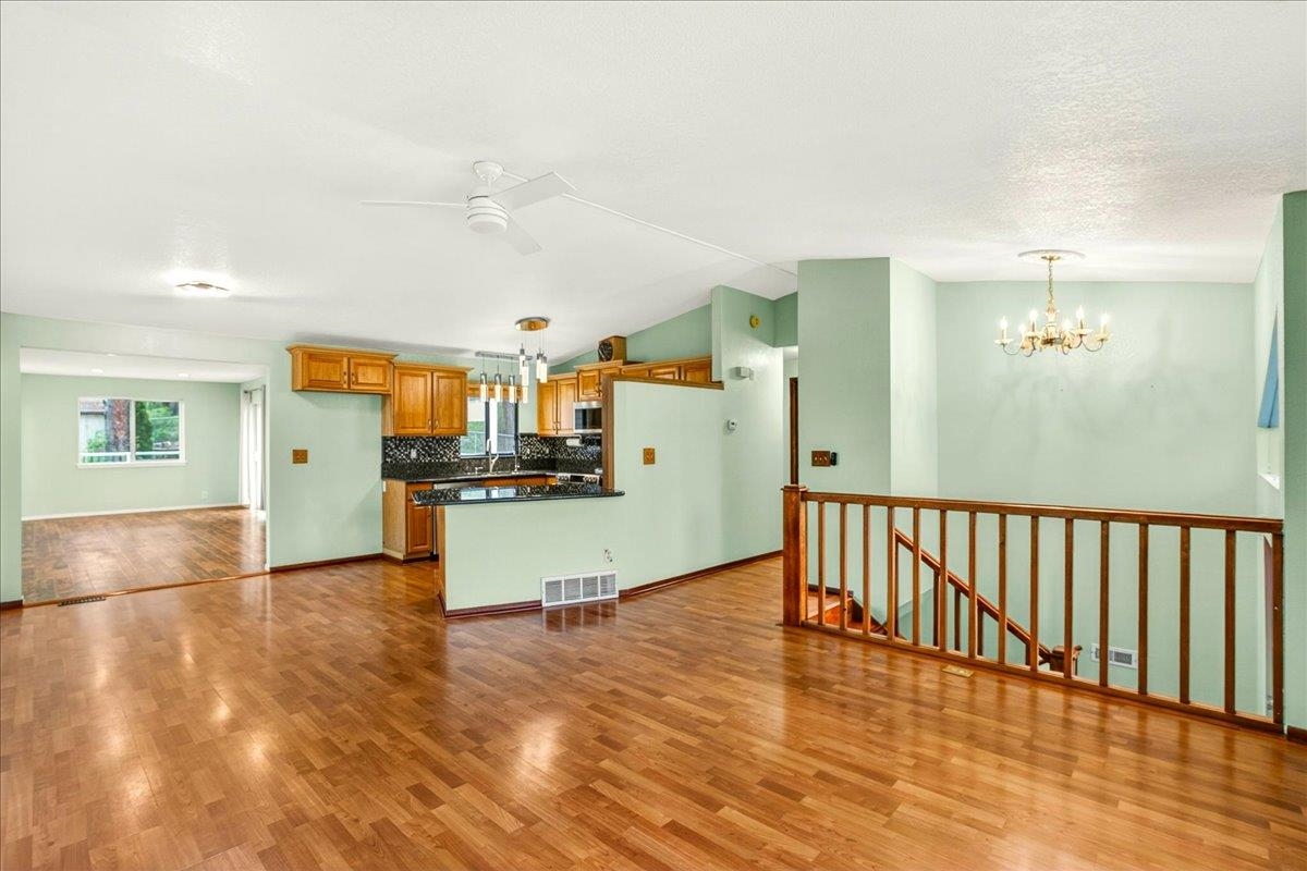 707 South Myrtle Street Spokane, WA 99202 - Photo 4 of 41