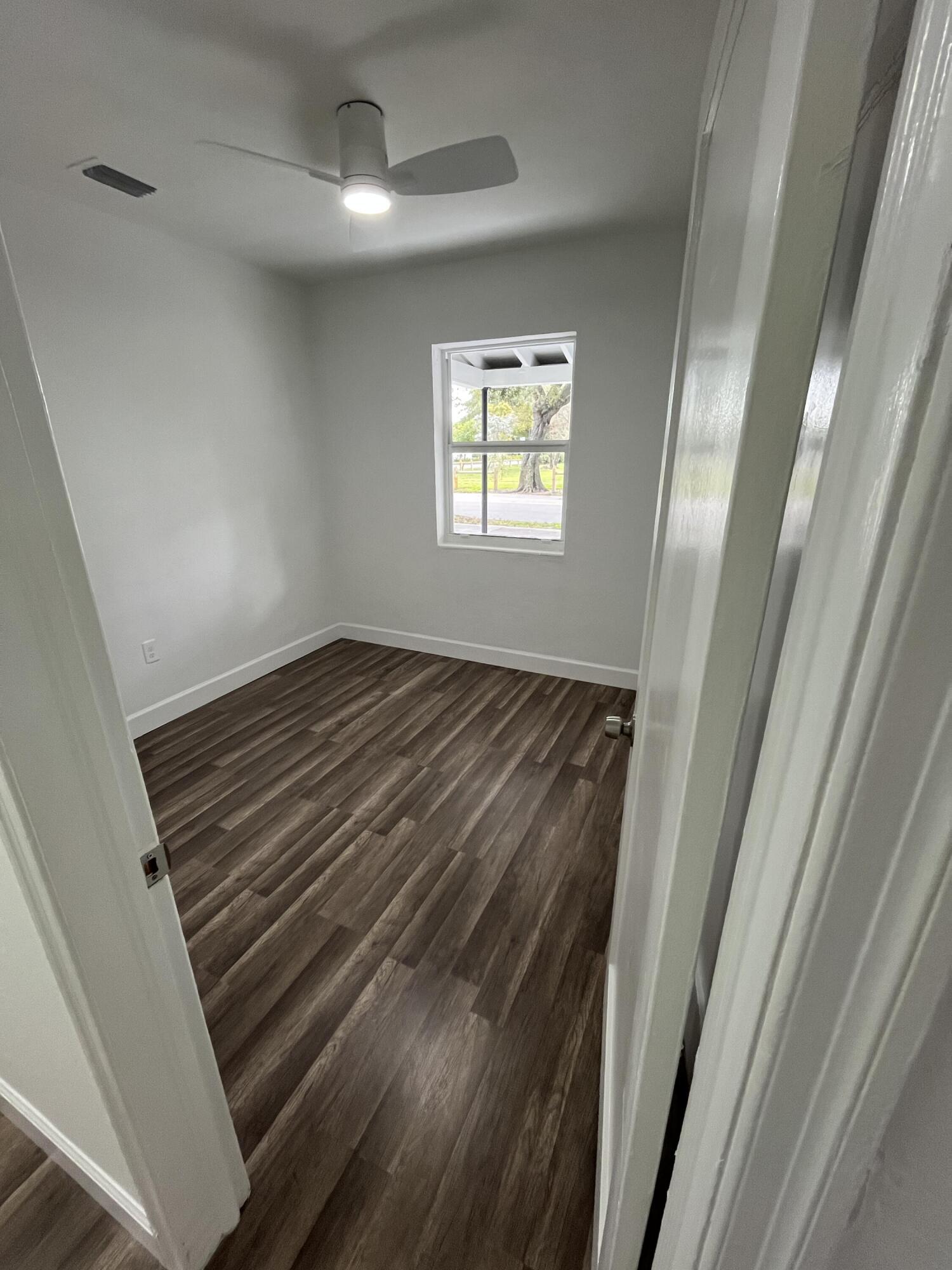 901 Hampton Road West Palm Beach, FL 33405 - Photo 4 of 9 beyc67e09009307b4