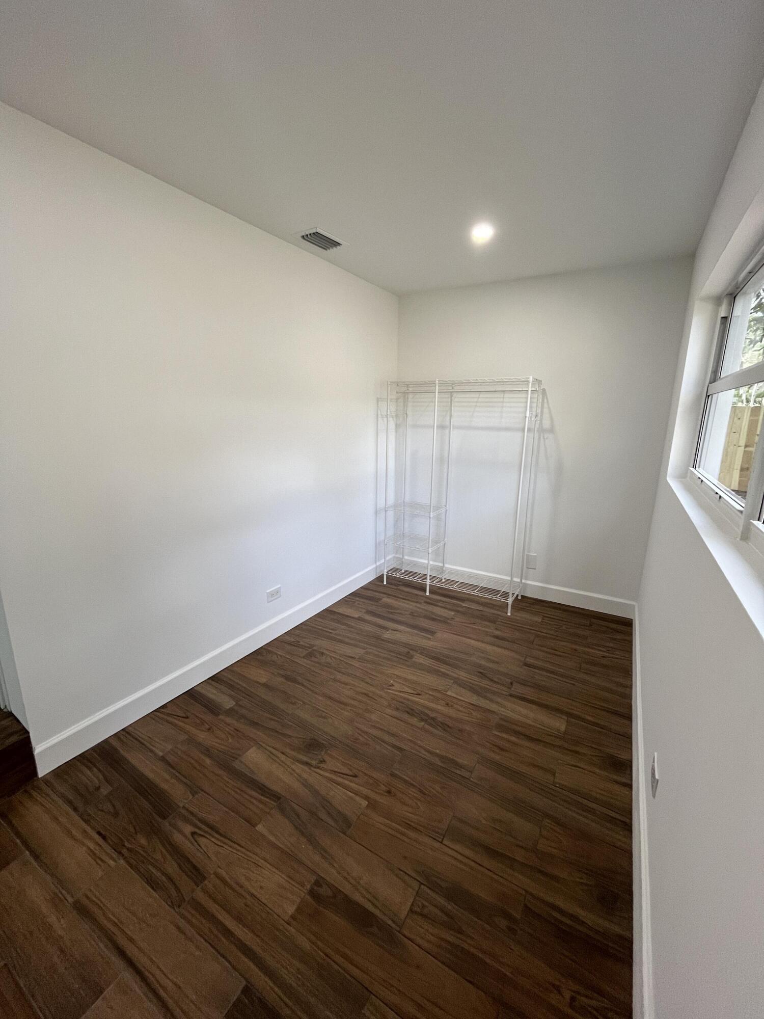 901 Hampton Road West Palm Beach, FL 33405 - Photo 7 of 9 beyc67e0901f45c22
