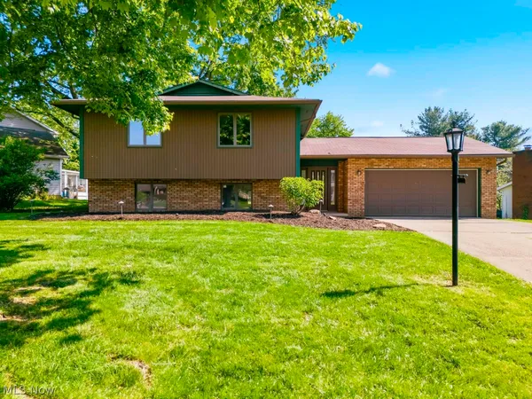 $329,000 | 5460 Echodell Avenue Northwest, North Canton, OH 44720