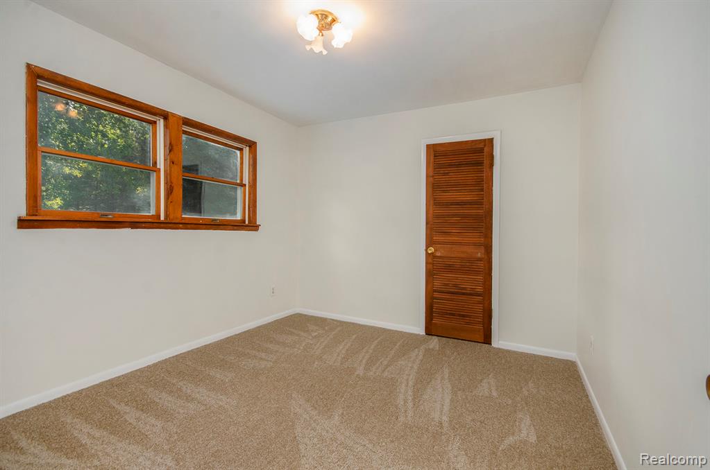 8344 Ellis Road Clarkston, MI 48348 - Photo 21 of 32