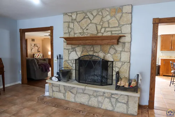 $329,500 | 2021 Morningside Drive, Emporia, KS 66801