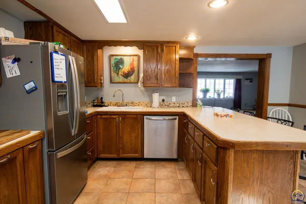 $329,500 | 2021 Morningside Drive, Emporia, KS 66801