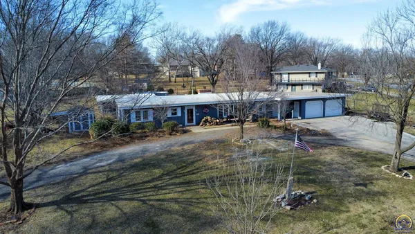 $329,500 | 2021 Morningside Drive, Emporia, KS 66801