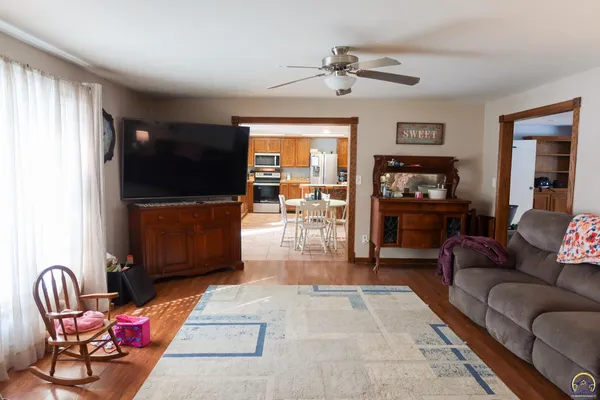 $329,500 | 2021 Morningside Drive, Emporia, KS 66801