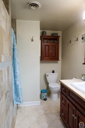 $329,500 | 2021 Morningside Drive, Emporia, KS 66801