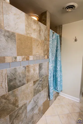 $339,500 | 2021 Morningside Drive, Emporia, KS 66801