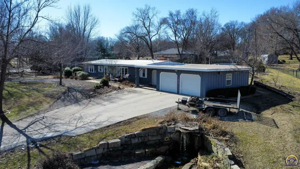 $329,500 | 2021 Morningside Drive, Emporia, KS 66801