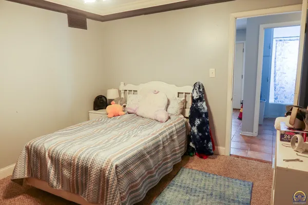 $329,500 | 2021 Morningside Drive, Emporia, KS 66801