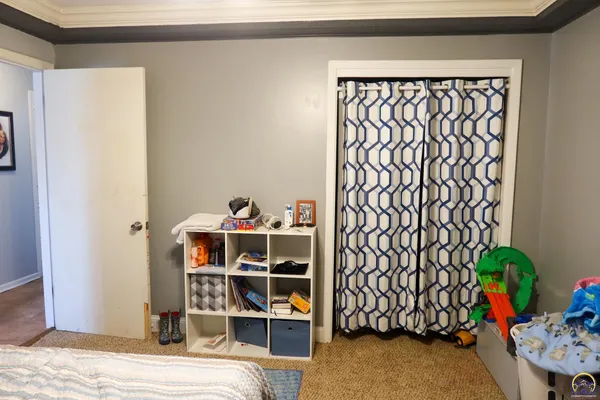 $329,500 | 2021 Morningside Drive, Emporia, KS 66801