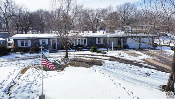 $329,500 | 2021 Morningside Drive, Emporia, KS 66801