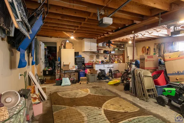 $329,500 | 2021 Morningside Drive, Emporia, KS 66801